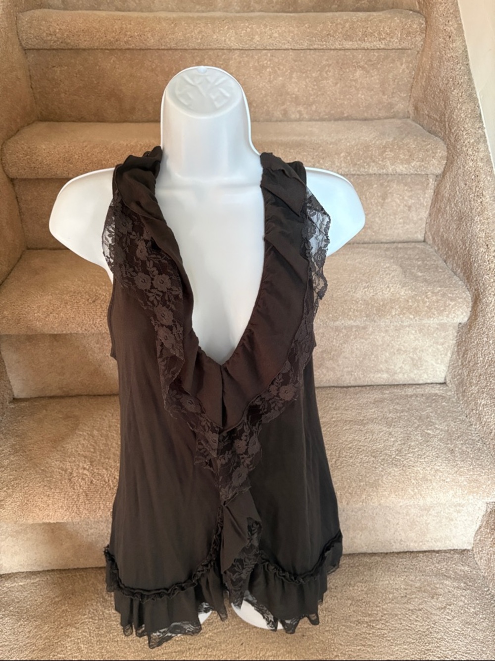 Eyelash Couture Gray Lace Ruffle V-Neck  Tank in Size L